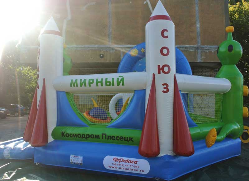 Детский надувной батутный комплекс "Космодром" фото